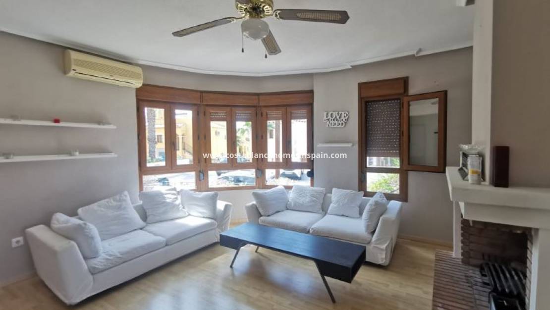 Resale - Villa - Algorfa