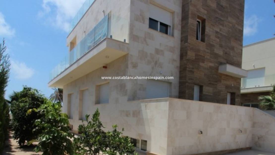 Resale - Villa - Orihuela Costa - La Zenia