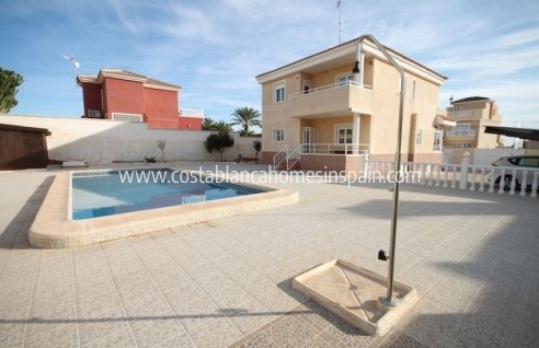 Detached Villa - Resale - Torrevieja - Aguas Nuevas