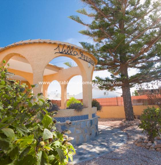 Detached Villa - Resale - Torrevieja - La Siesta - El Salado -  Torreta