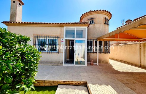 Detached Villa - Resale - Torrevieja - Urbanización San Luis