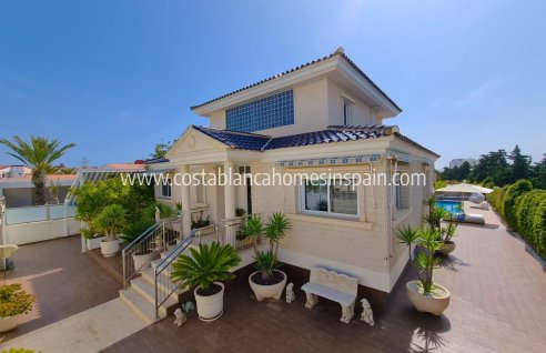 Detached Villa - Sale - Torrevieja - La Mata