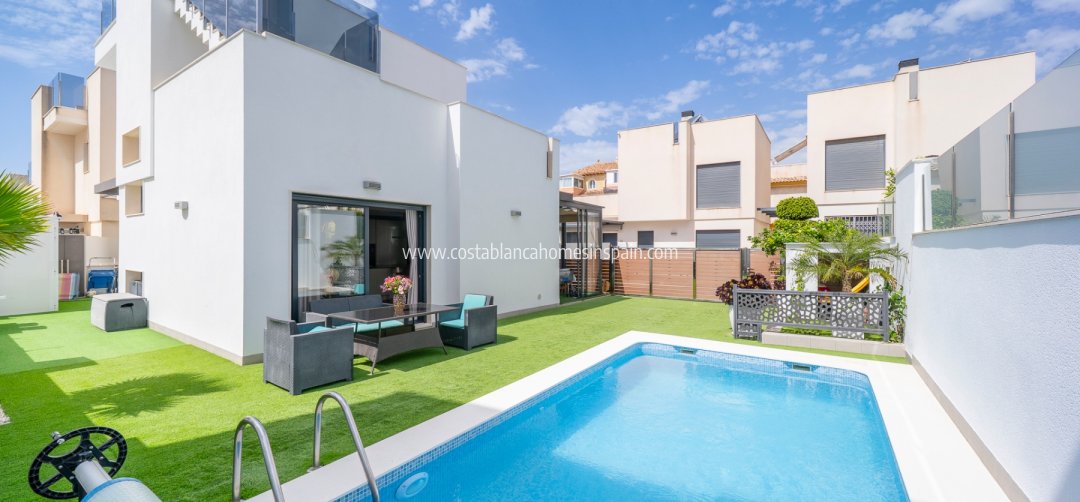Detached Villa - Sale - Torrevieja - Torrevieja