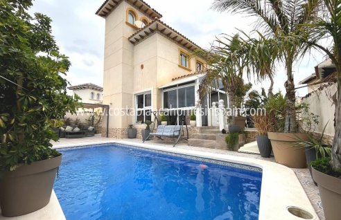 Detached Villa - Venta - Orihuela Costa - La Zenia