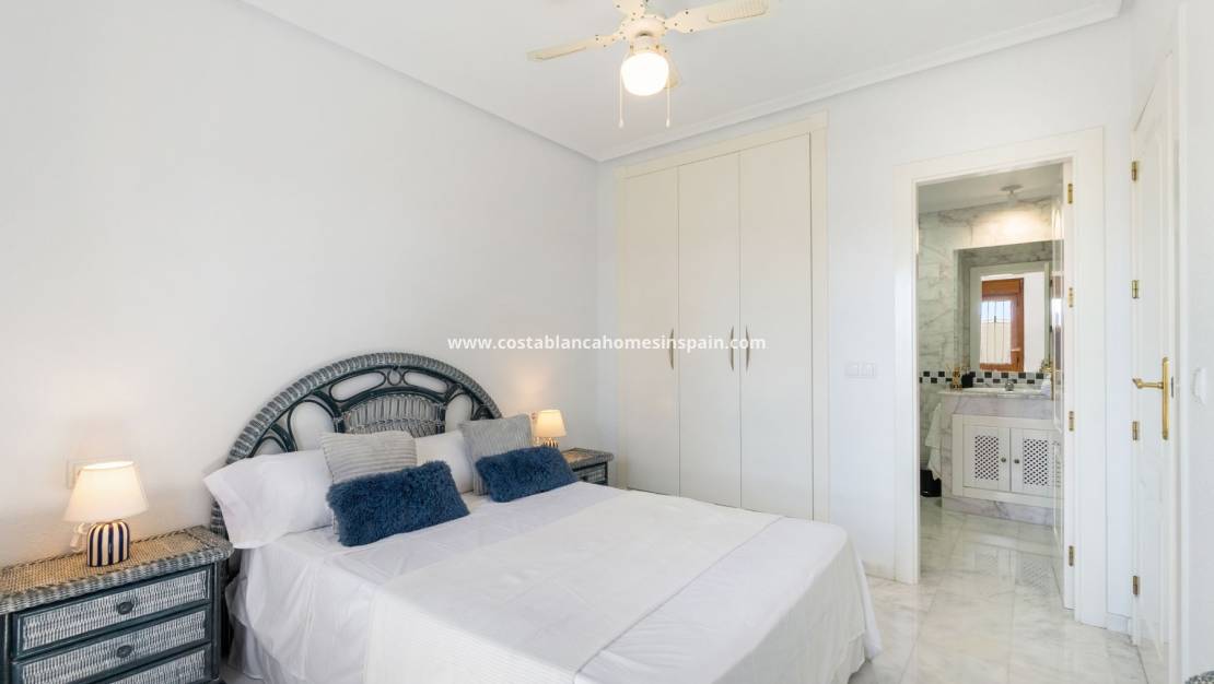 Endursölu - Apartment / flat - Orihuela Costa - Villamartín