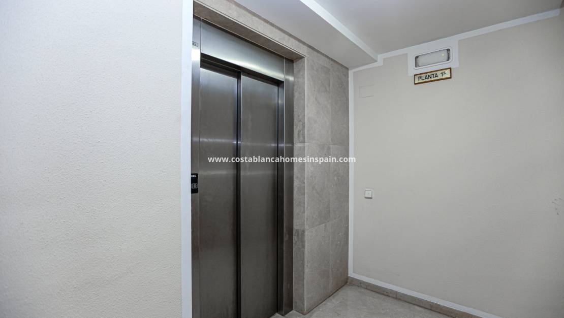 Endursölu - Apartment - La Mata