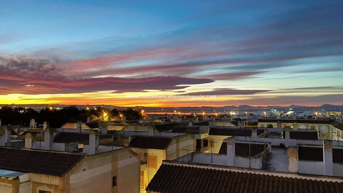 Endursölu - Apartment - Torrevieja - Acequion