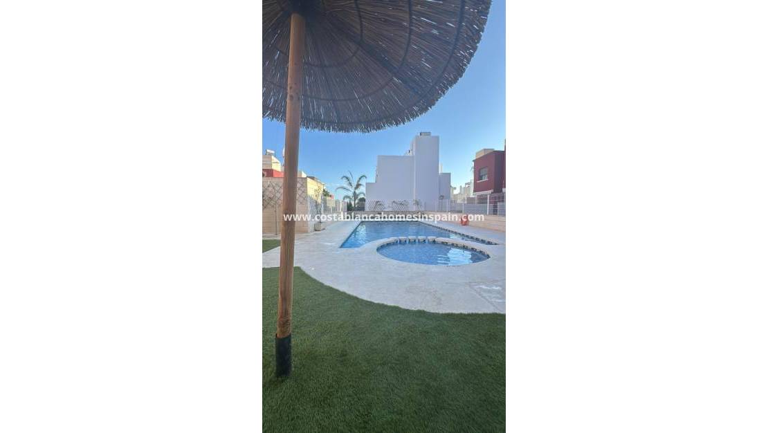 Endursölu - Bungalow - Torrevieja - Aguas Nuevas