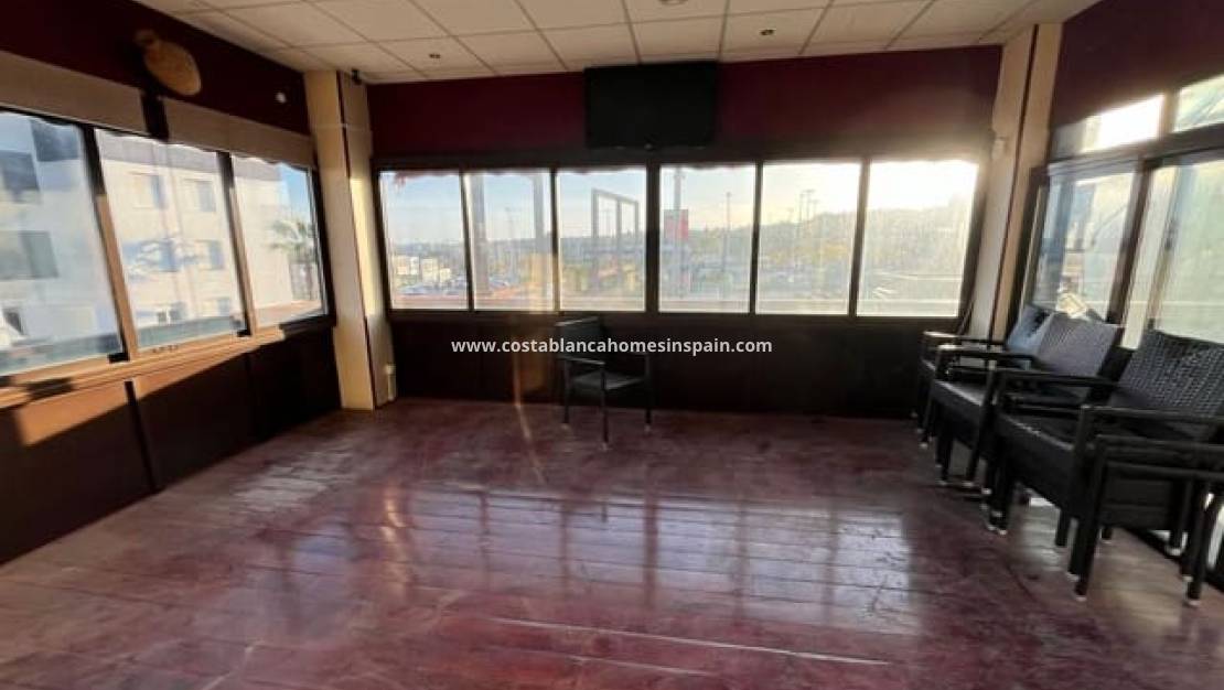 Endursölu - Commercial - Villamartin