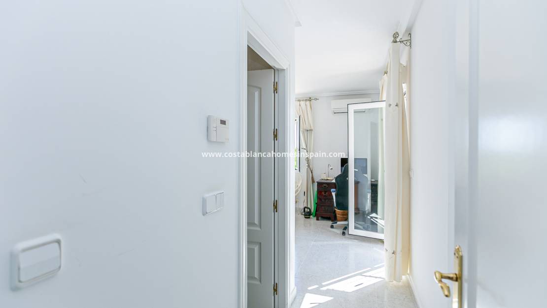 Endursölu - Detached Villa - Campoamor - Costa Blanca