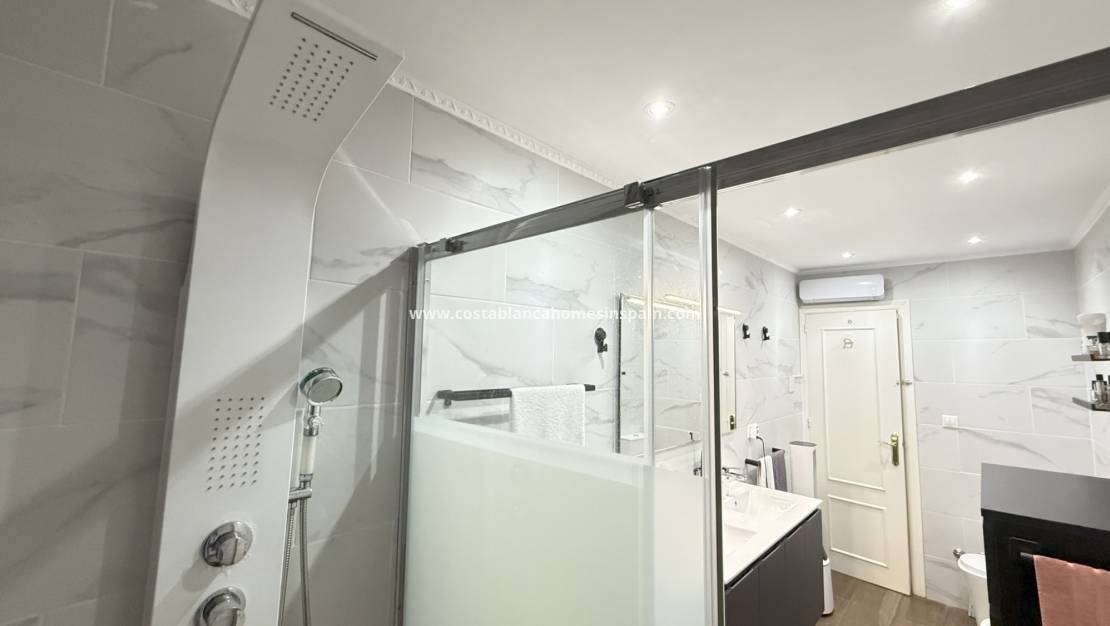 Endursölu - Semi - Detached Villa - Orihuela Costa - La Zenia