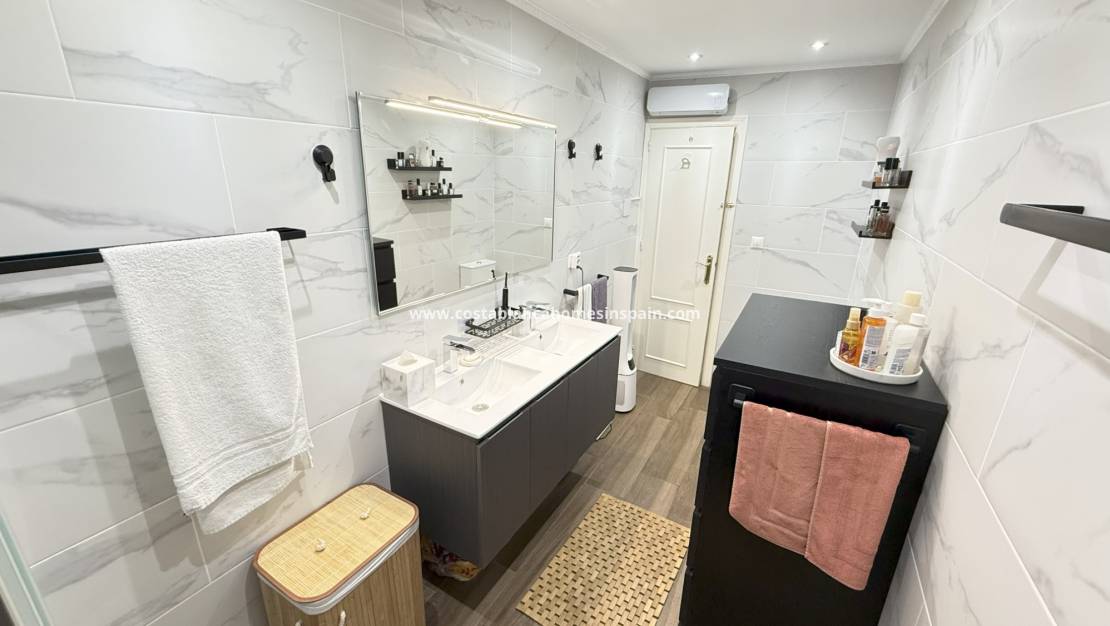 Endursölu - Semi - Detached Villa - Orihuela Costa - La Zenia