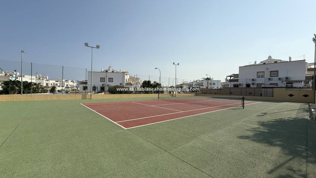 Endursölu - Semi - Detached Villa - Orihuela Costa - La Zenia