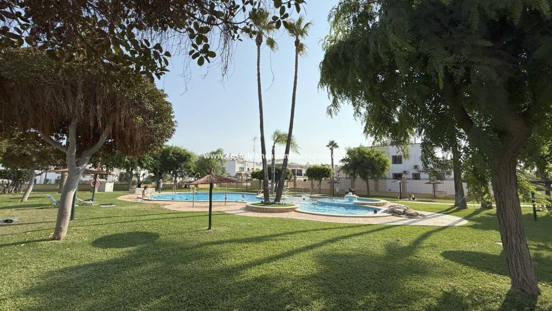 Endursölu - Semi - Detached Villa - Orihuela Costa - La Zenia