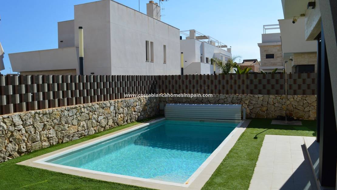 Endursölu - Semi - Detached Villa - Pilar de la Horadada