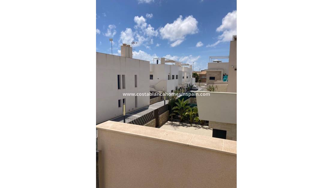 Endursölu - Semi - Detached Villa - Pilar de la Horadada