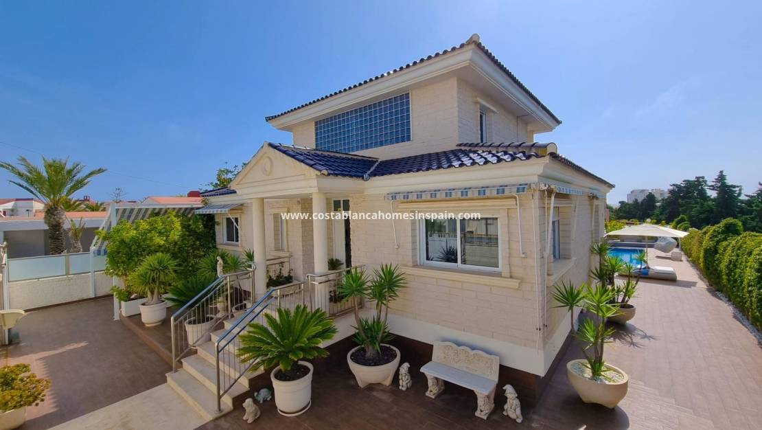 Endursölu - Semi - Detached Villa - Torrevieja - La Mata