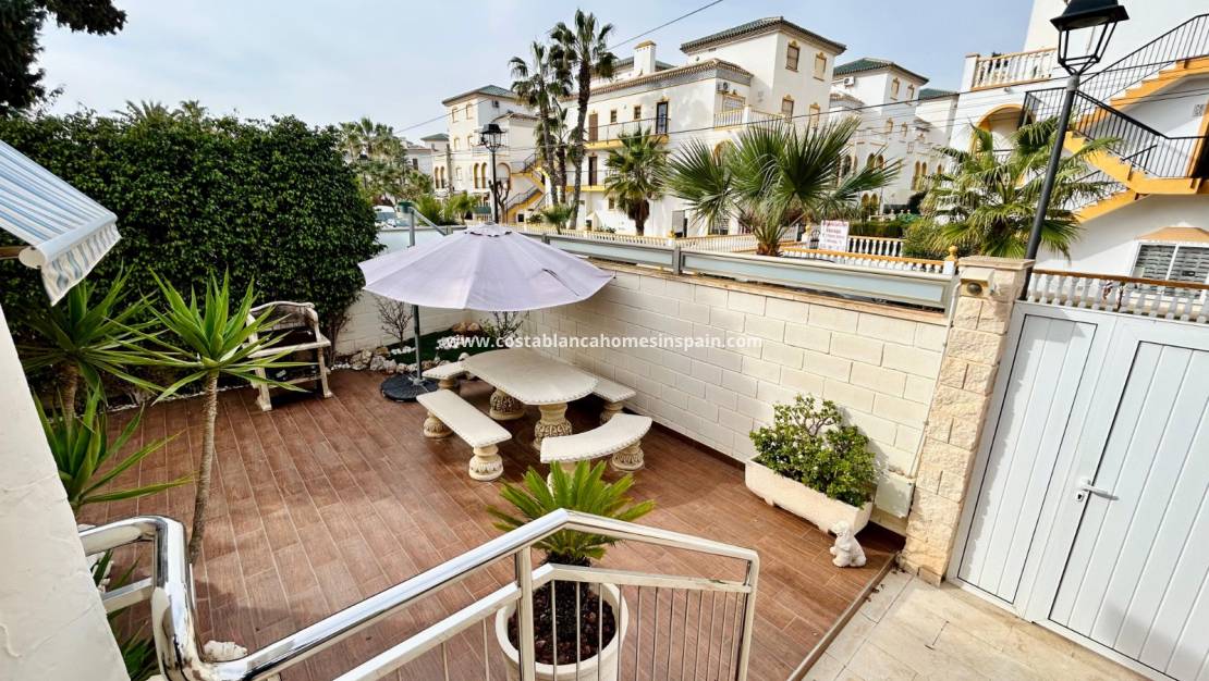 Endursölu - Semi - Detached Villa - Torrevieja - La Mata