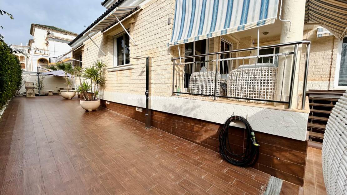 Endursölu - Semi - Detached Villa - Torrevieja - La Mata