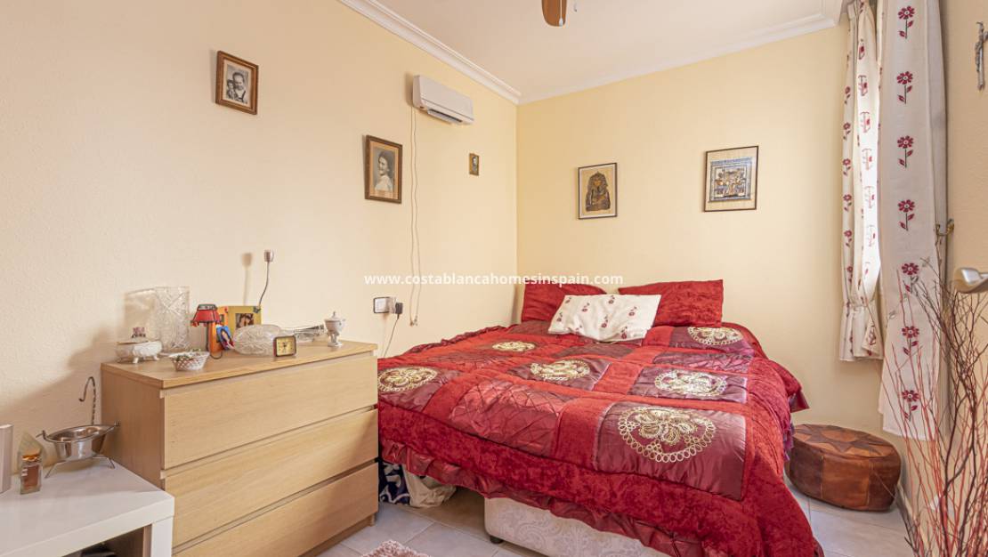 Endursölu - Semi - Detached Villa - Torrevieja - La Siesta