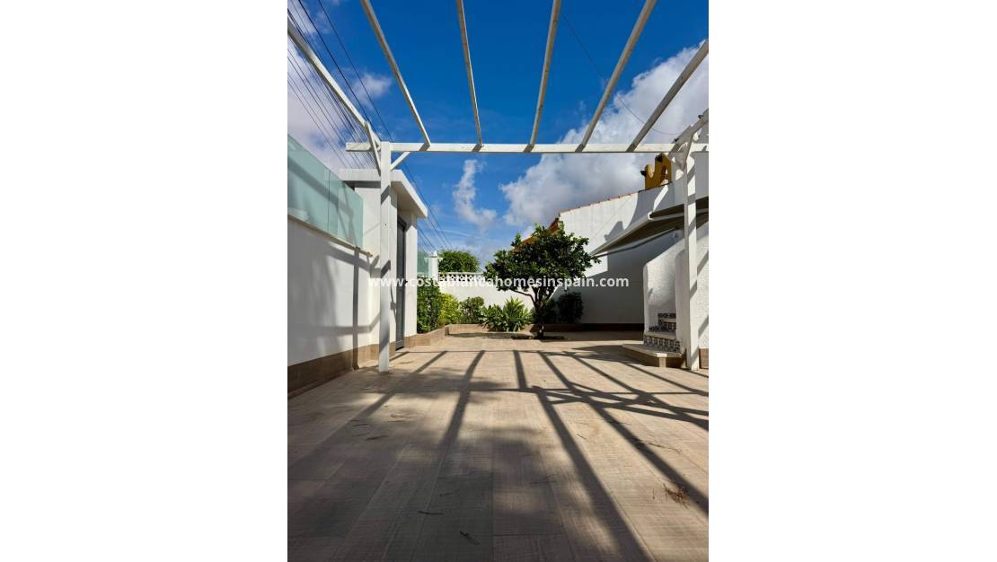 Endursölu - Semi - Detached Villa - Torrevieja - Torretas