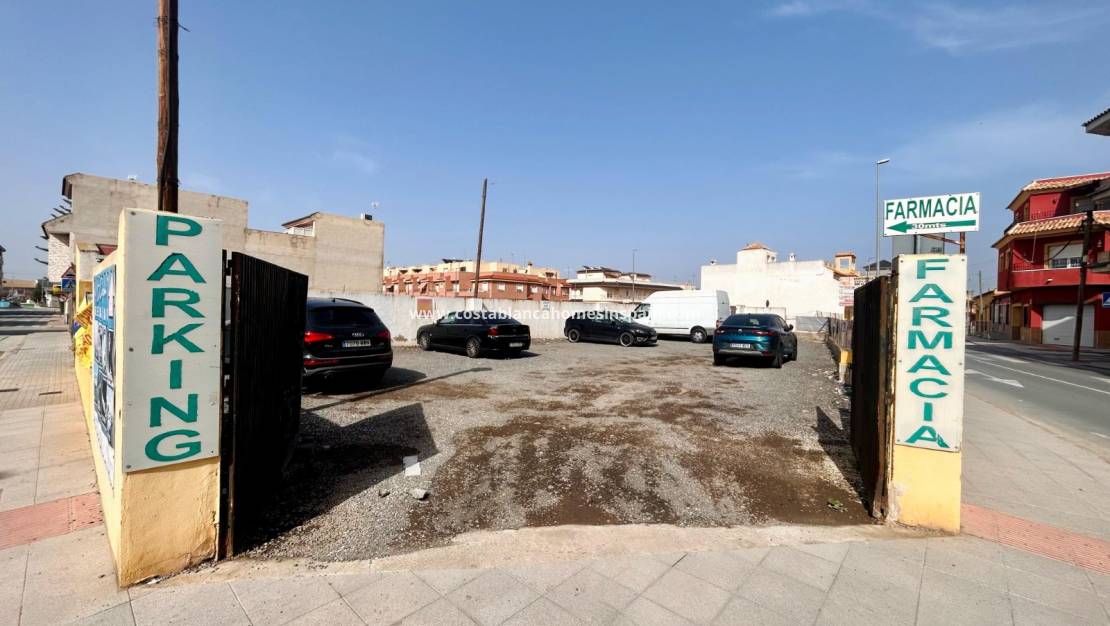 Endursölu - Söguþráður - Rojales