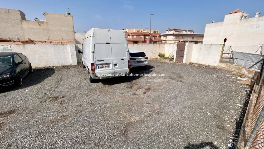 Endursölu - Söguþráður - Rojales