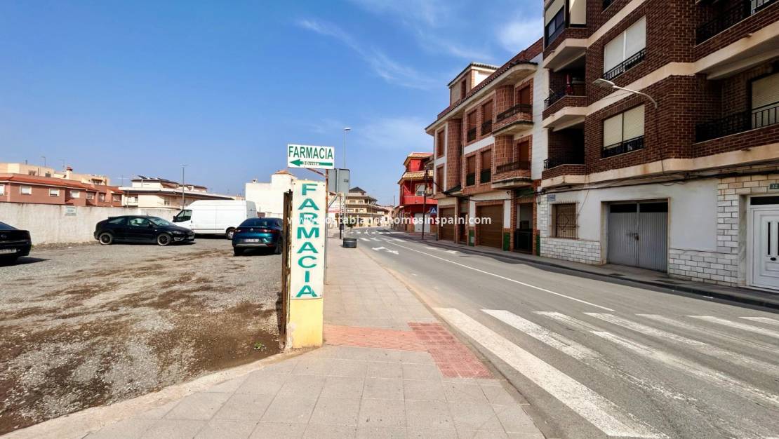 Endursölu - Söguþráður - Rojales