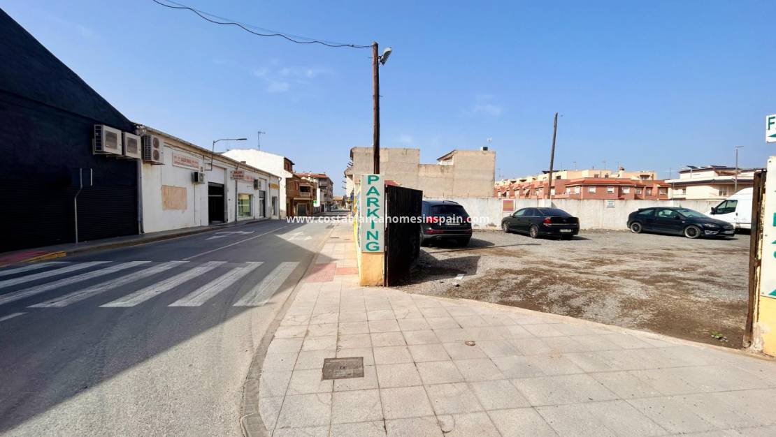 Endursölu - Söguþráður - Rojales