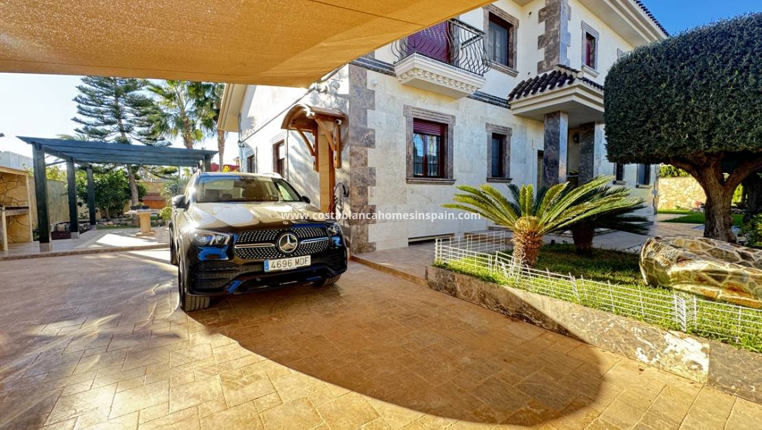 Endursölu - villa - Cabo Roig