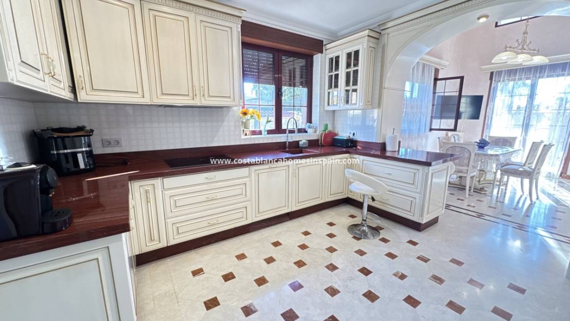 Endursölu - villa - Cabo Roig