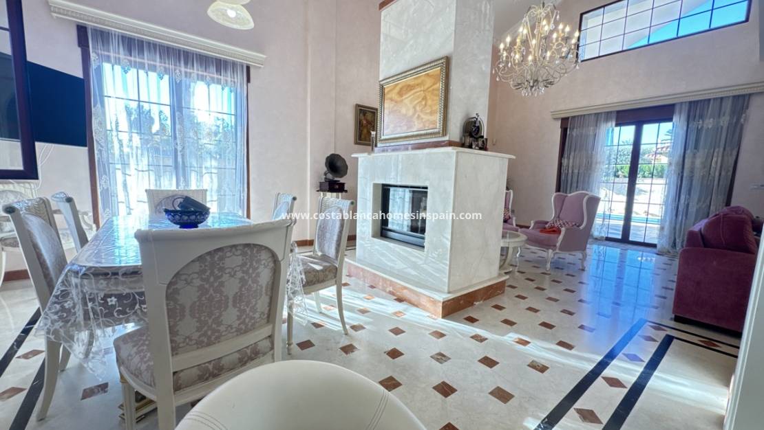 Endursölu - villa - Cabo Roig