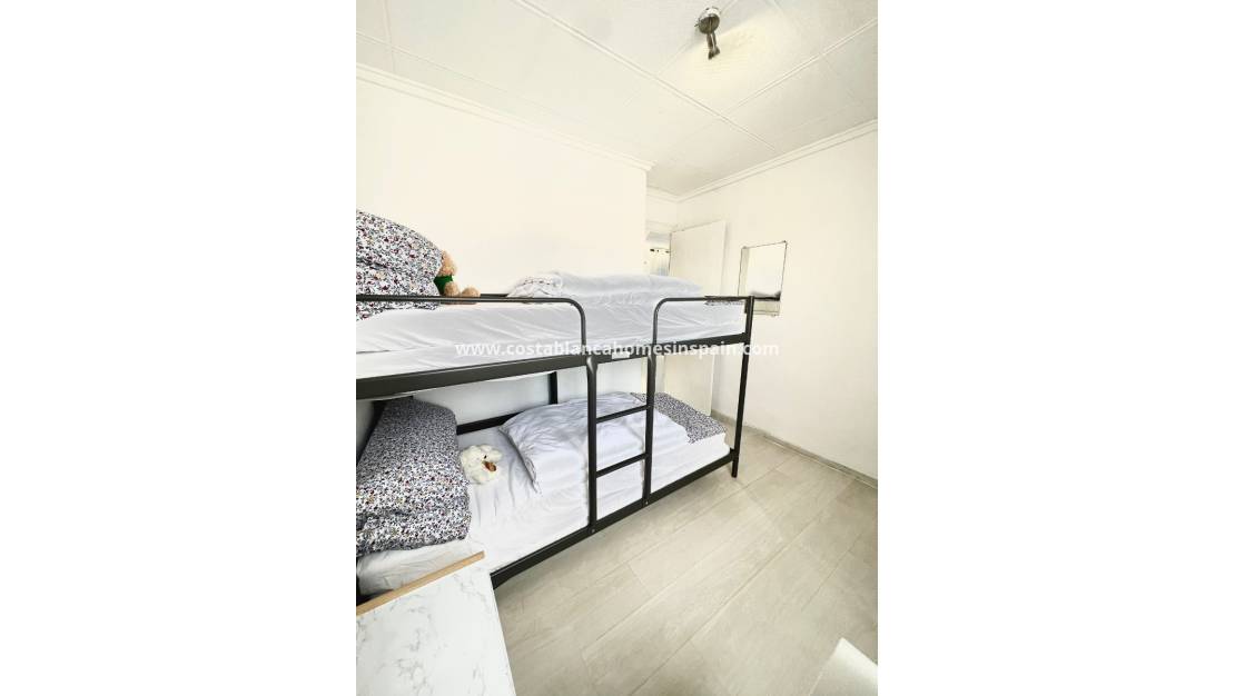 Használt - Apartment - Torrevieja - La Siesta