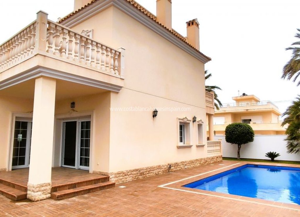 Használt - Detached Villa - Cabo Roig
