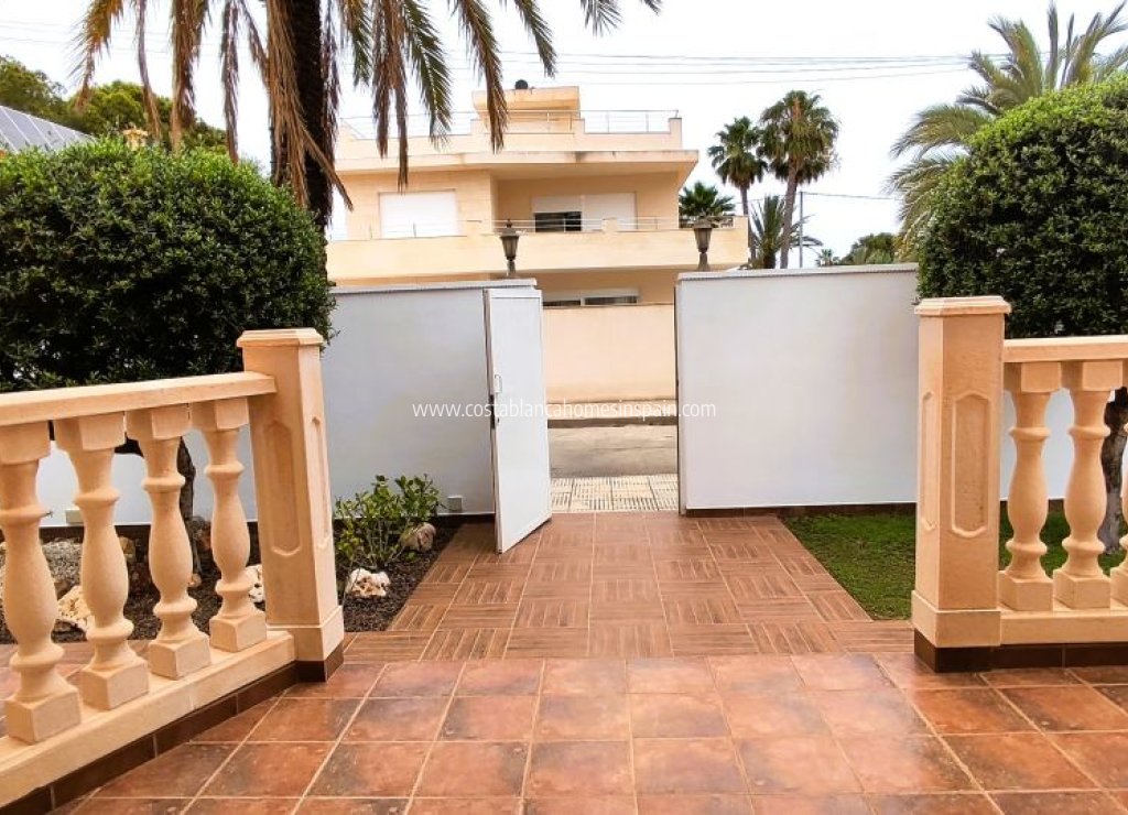 Használt - Detached Villa - Cabo Roig