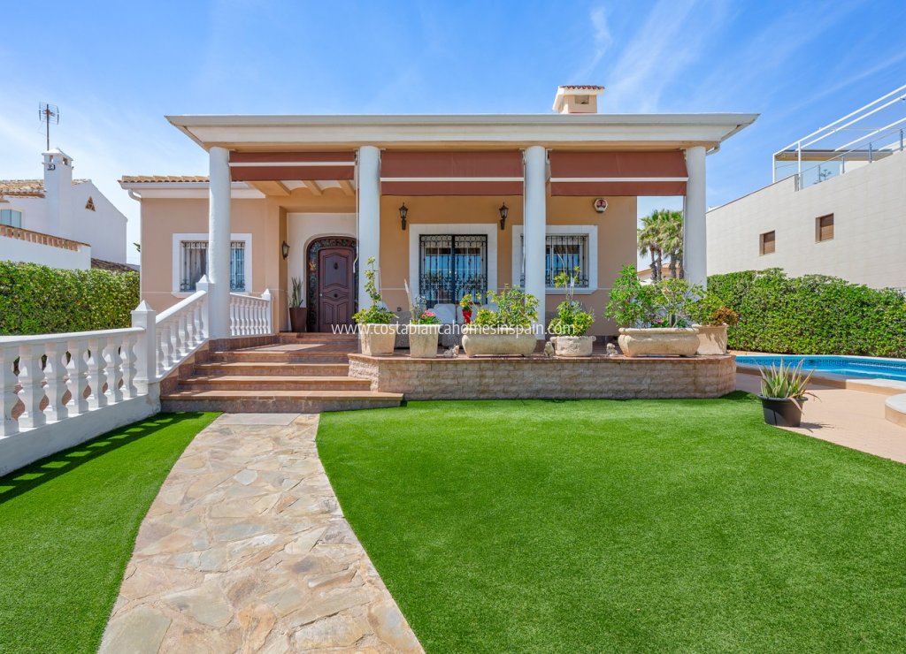 Használt - Detached Villa - Torrevieja - La Mata