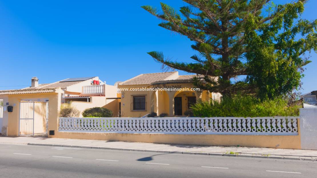 Használt - Detached Villa - Torrevieja - La Siesta - El Salado -  Torreta