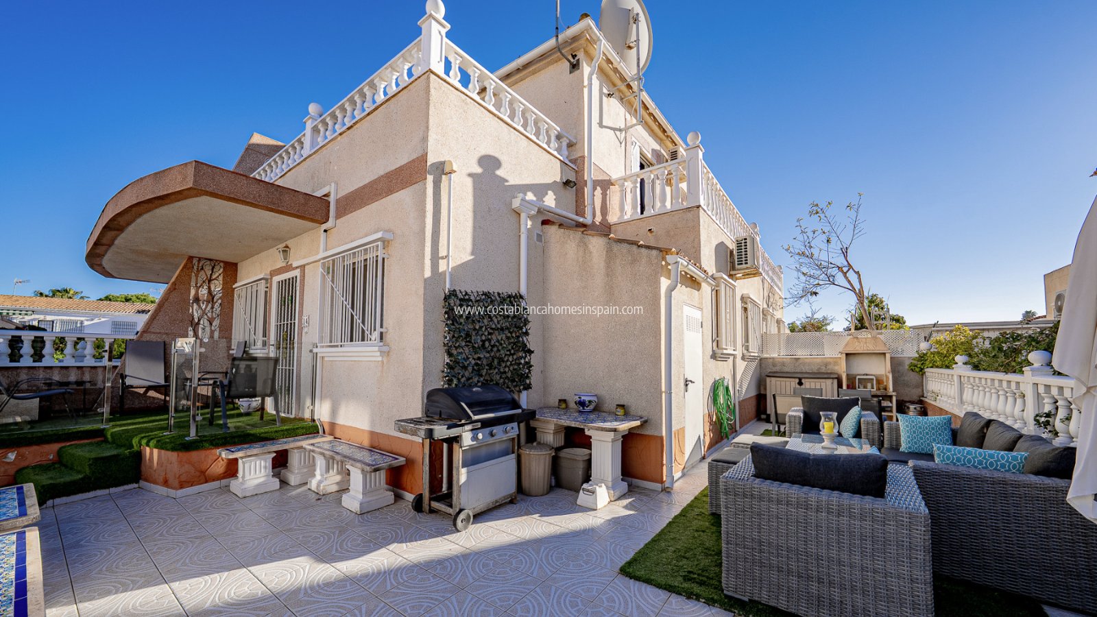 Használt - Semi - Detached Villa - Cabo Roig - 