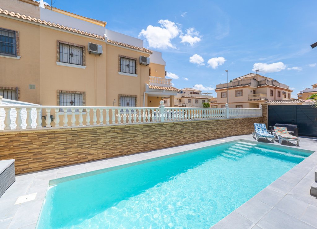 Használt - Semi - Detached Villa - Ciudad Quesada - 