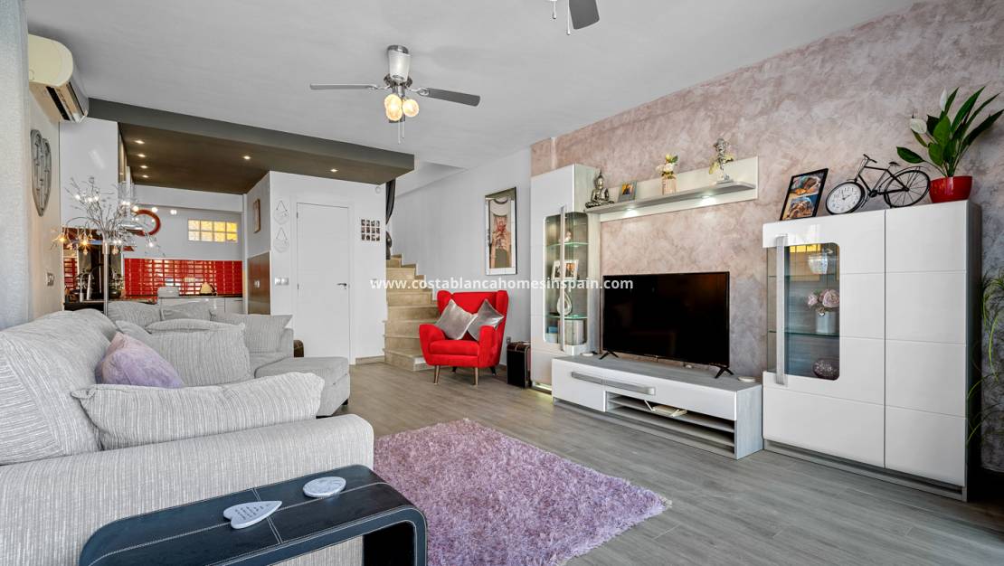 Használt - Semi - Detached Villa - Orihuela Costa - La Zenia