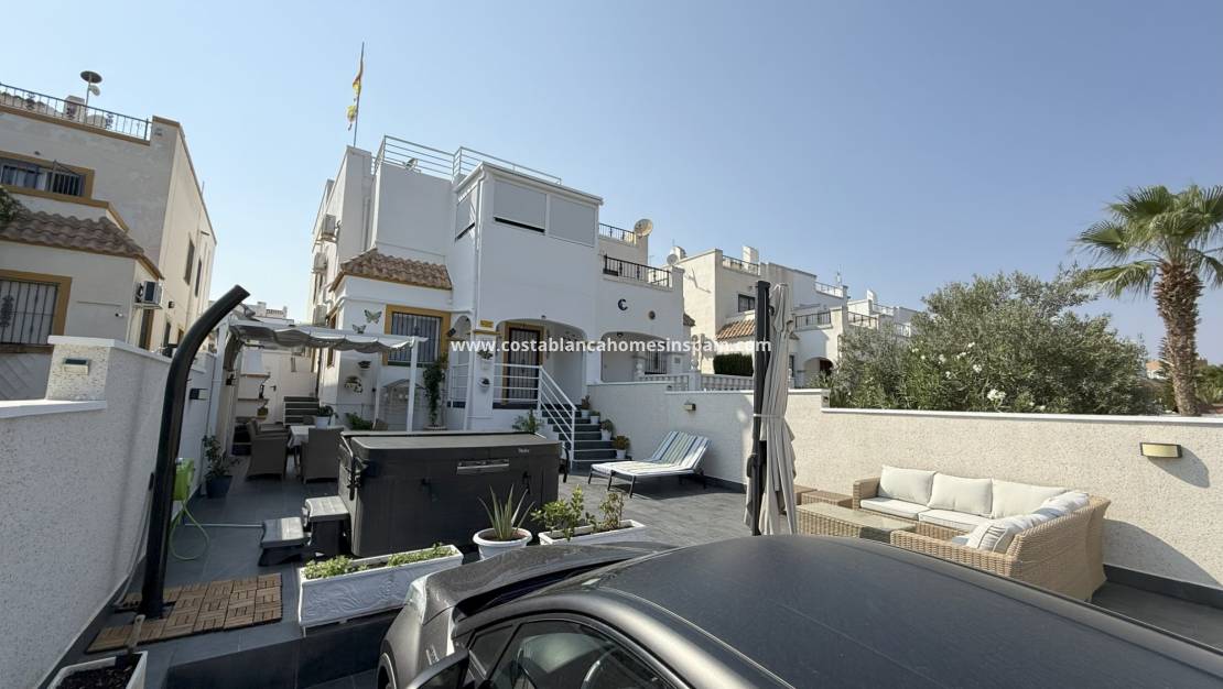 Használt - Semi - Detached Villa - Orihuela Costa - La Zenia