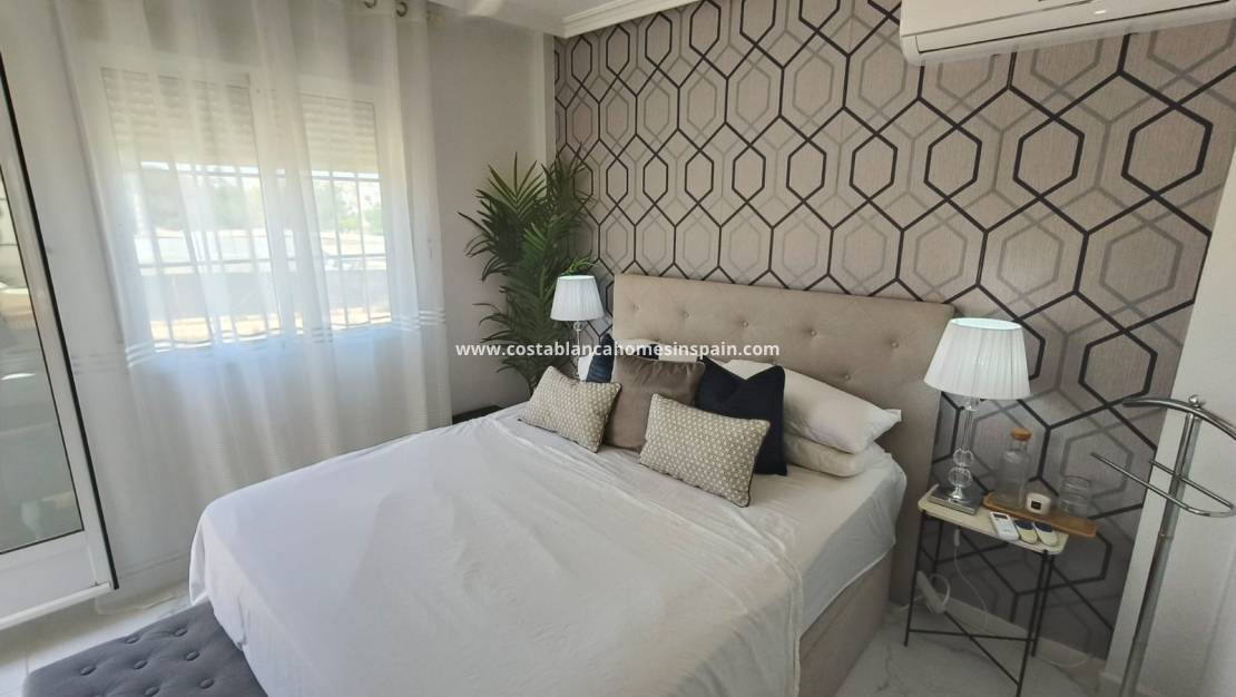 Használt - Semi - Detached Villa - Playa Flamenca - Costa Blanca South