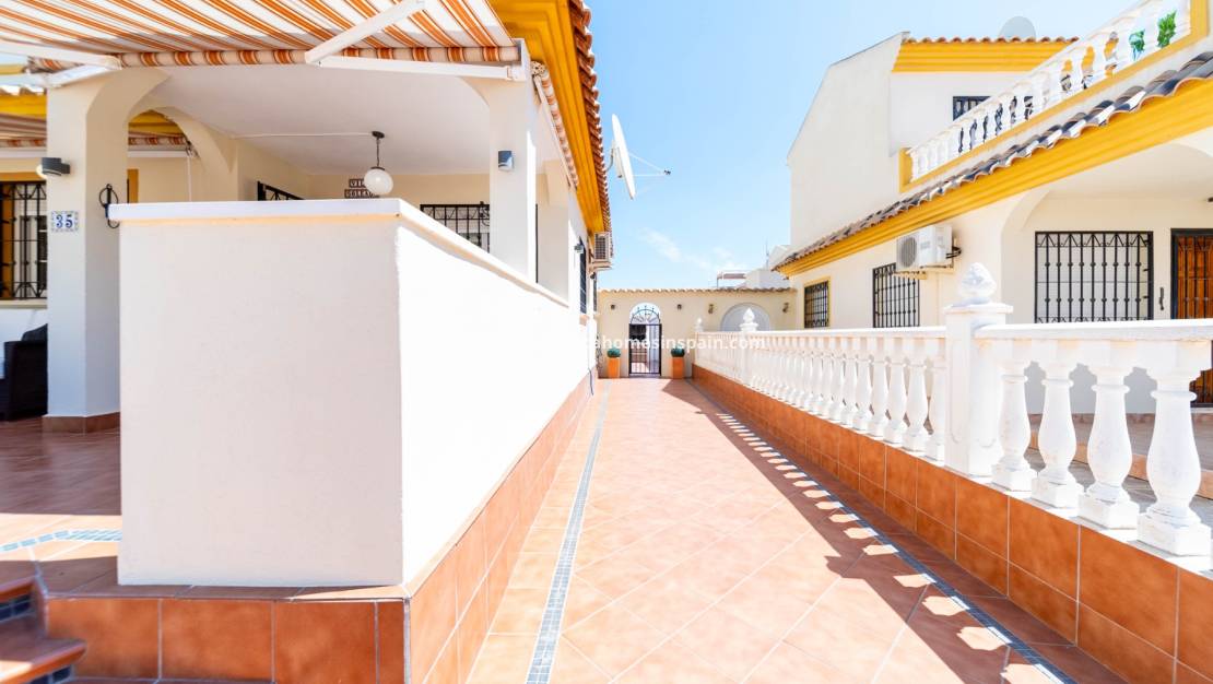 Használt - Semi - Detached Villa - Playa Flamenca - Costa Blanca South