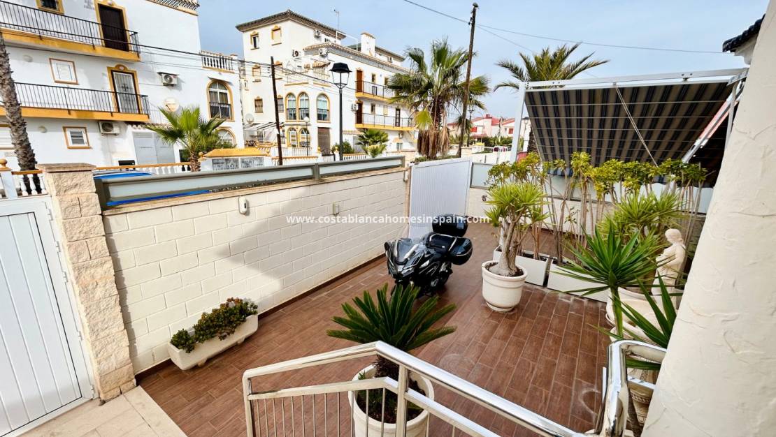 Használt - Semi - Detached Villa - Torrevieja - La Mata