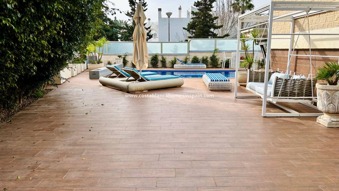 Használt - Semi - Detached Villa - Torrevieja - La Mata