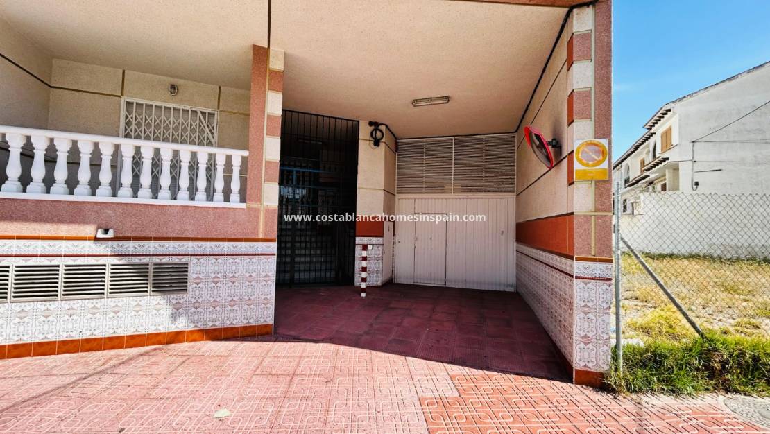 Használt - Semi - Detached Villa - Torrevieja - Playa de los Locos