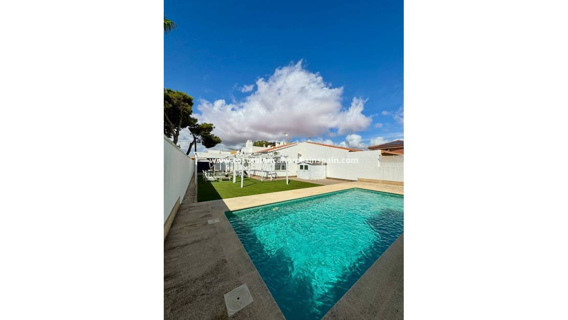 Használt - Semi - Detached Villa - Torrevieja - Torretas