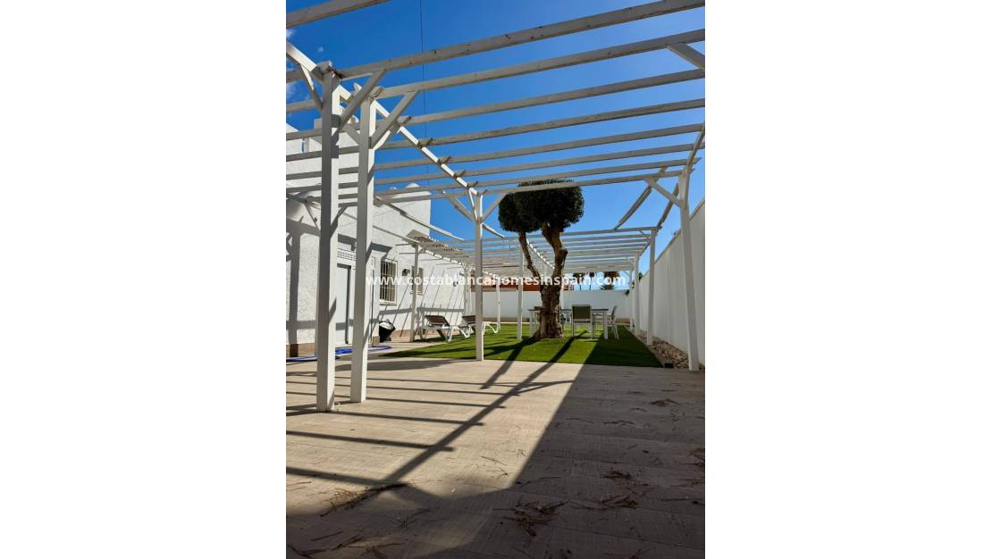 Használt - Semi - Detached Villa - Torrevieja - Torretas