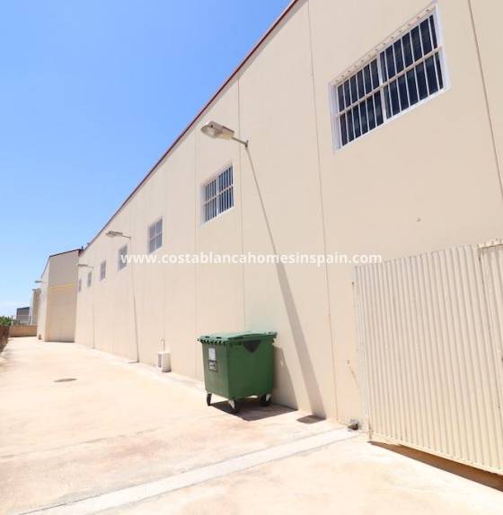 Industrial unit - Resale - Los Montesinos - Centro