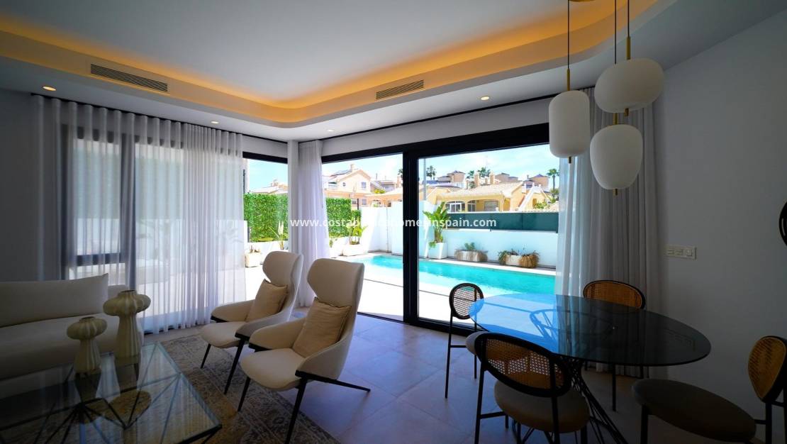 New Build - Detached Villa - Los Altos